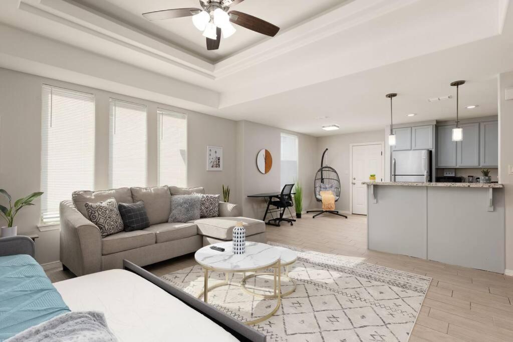 Cozy 3 Bed 2 Bath Apartment, Near Shopping Plazas, Expressway And Free Parking Edinburg Dış mekan fotoğraf
