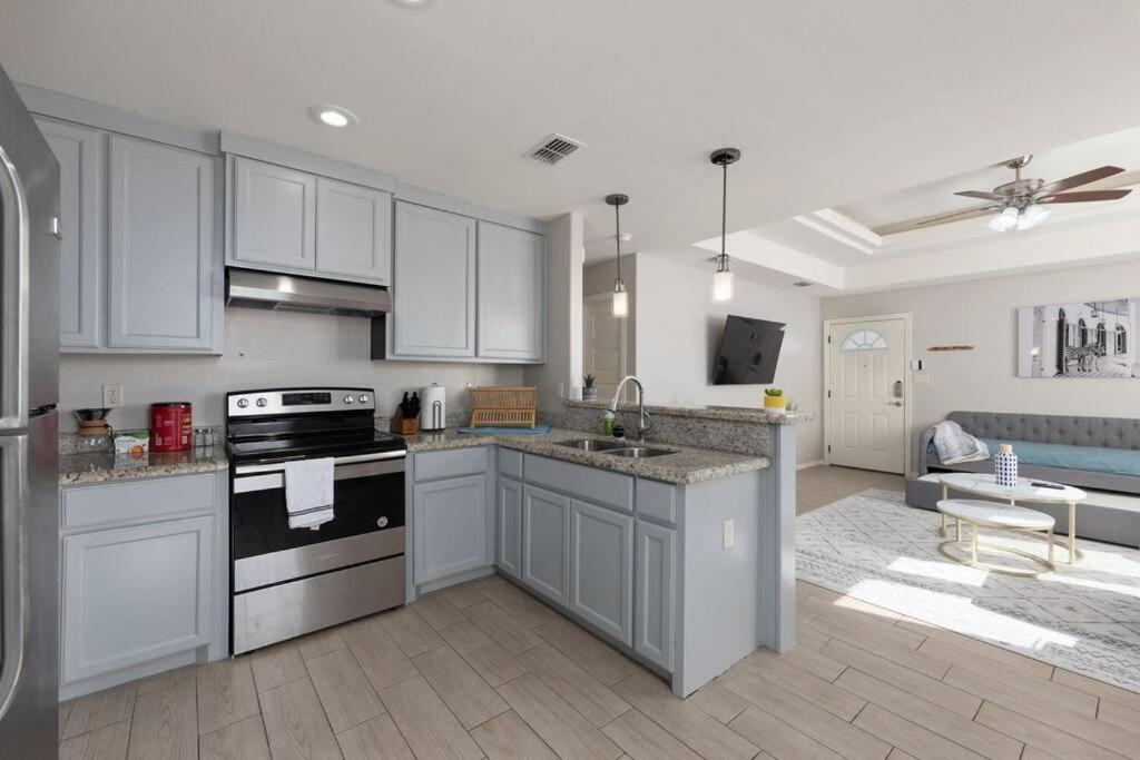 Cozy 3 Bed 2 Bath Apartment, Near Shopping Plazas, Expressway And Free Parking Edinburg Dış mekan fotoğraf